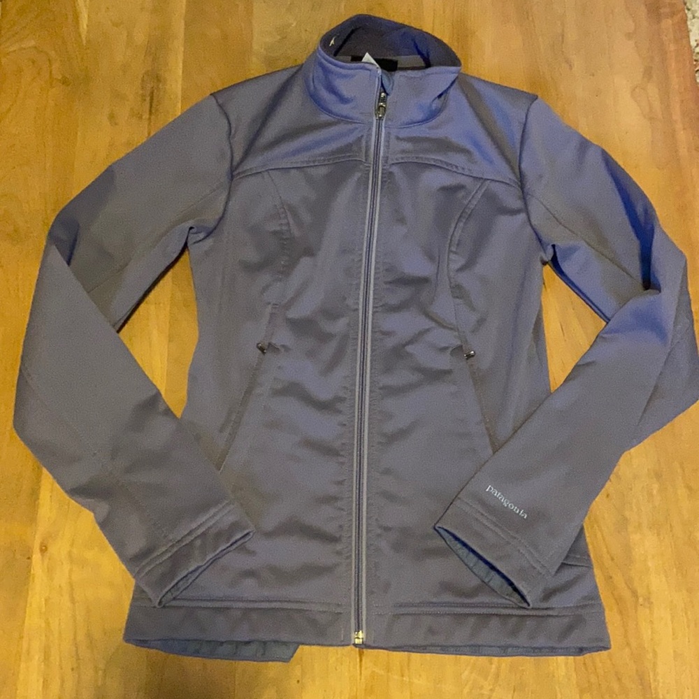 Perfect condition. Light weight, but warm.